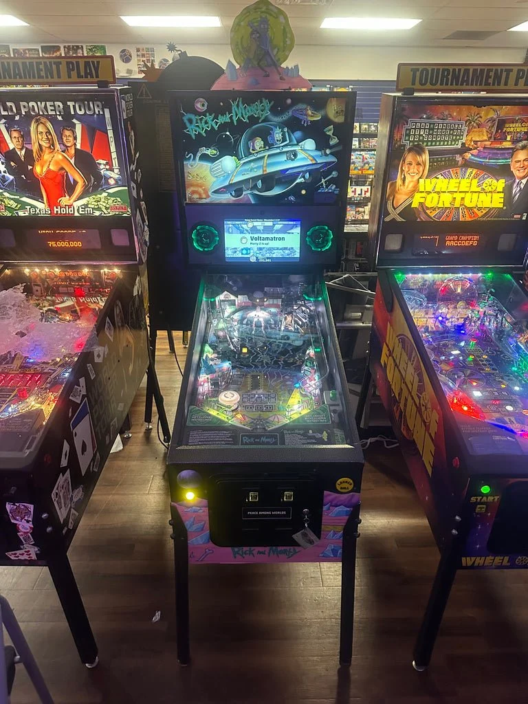 Spooky Pinball Rick and Morty Standard Pinball Machine — image 1