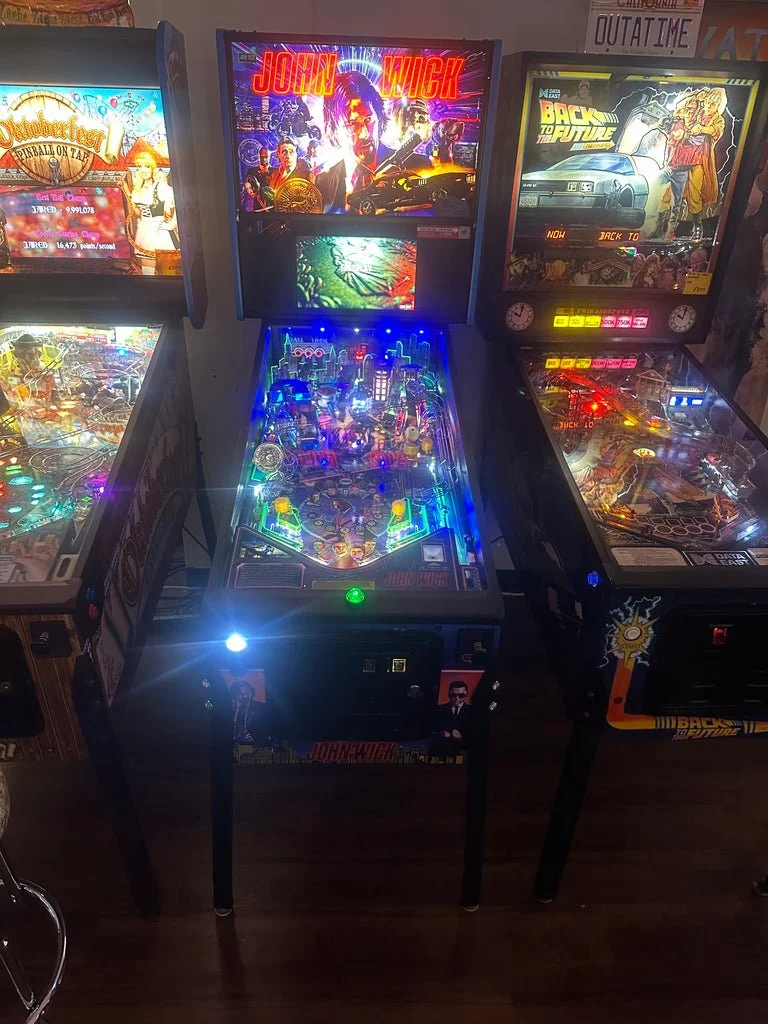 Stern Pinball LOADED John Wick Premium Pinball Machine — image 1
