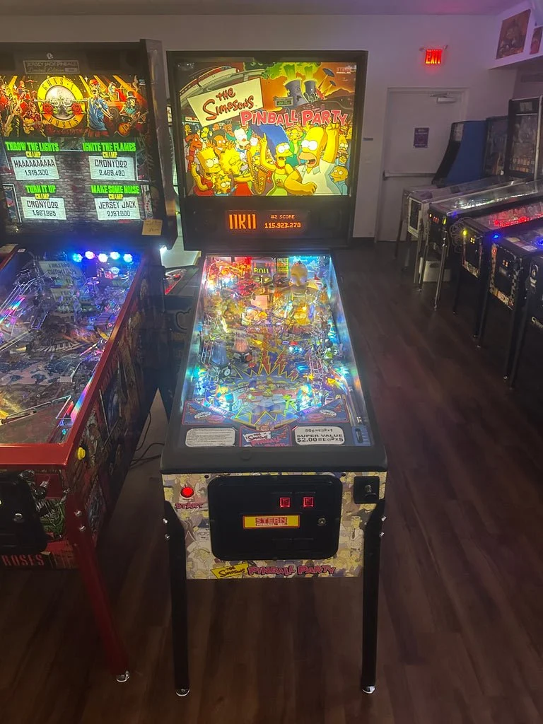 Stern Pinball The Simpsons Pinball Party Pinball Machine — image 1
