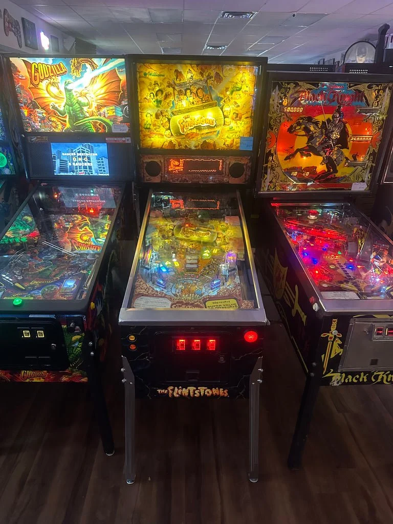 Williams The Flintstones Pinball Machine — image 1
